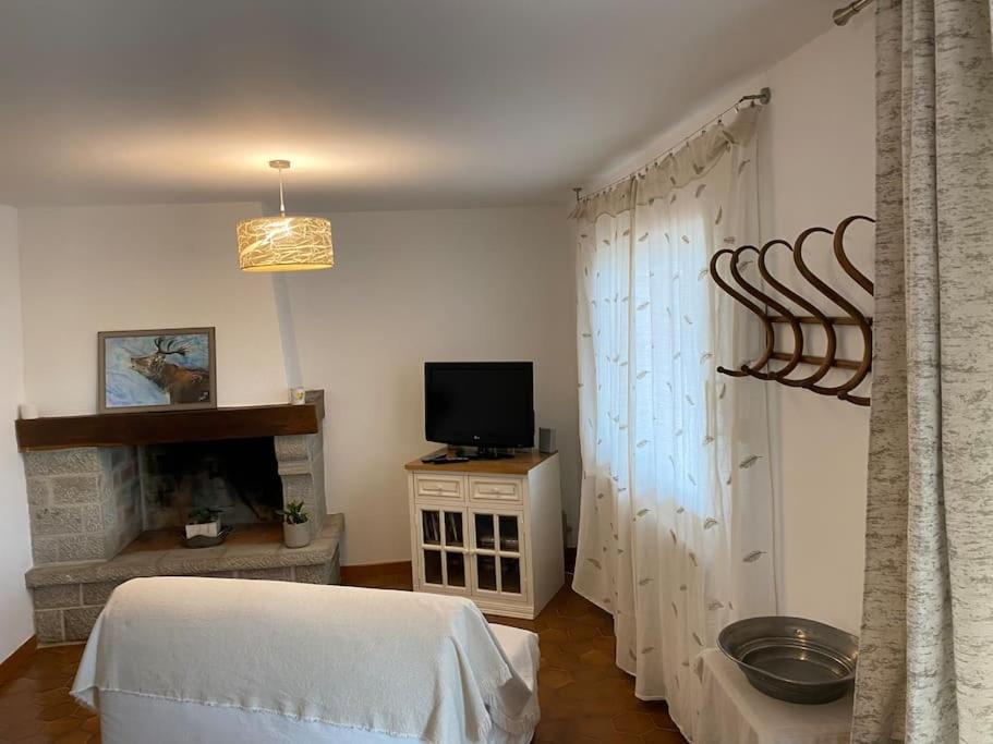 Logement Au Calme Pres D'Aurillac Sansac-de-Marmiesse Ngoại thất bức ảnh